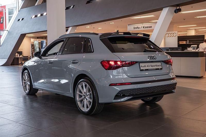 Neu Audi A3 Advanced 150 PS (110 kW) 2026 Grau Limousine