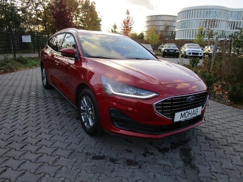 Gebraucht Ford Focus Titanium 125 PS (91 kW) 2024 Rot Kombi