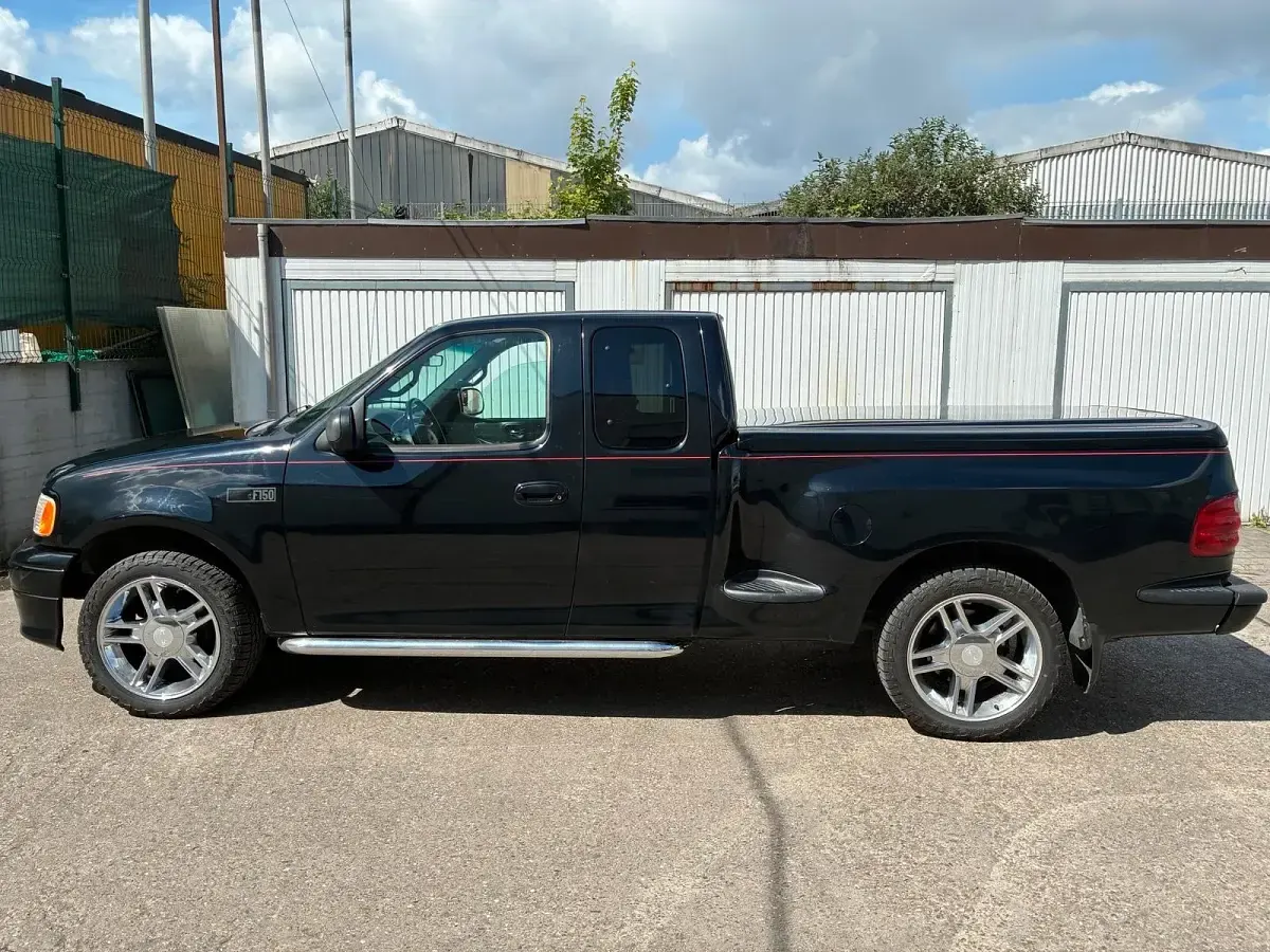 Używany Ford V8 260 KM (191 kW) 2001 Czarny Pickup