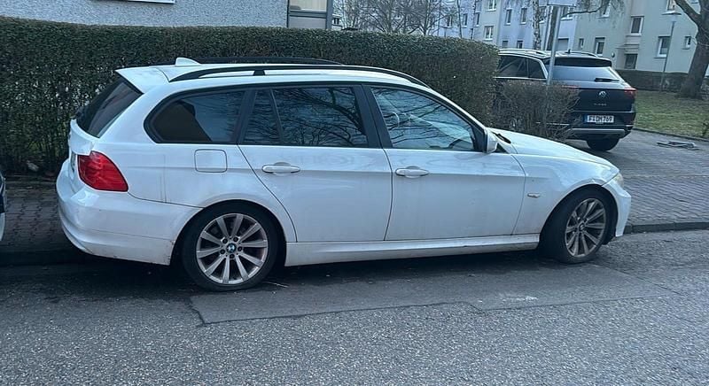Gebraucht BMW 320 177 PS (130 kW) 2009 Weiß Limousine