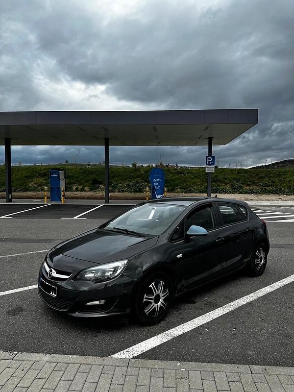 Gebraucht Opel Astra 140 PS (102 kW) 2014 Grau Kleinwagen