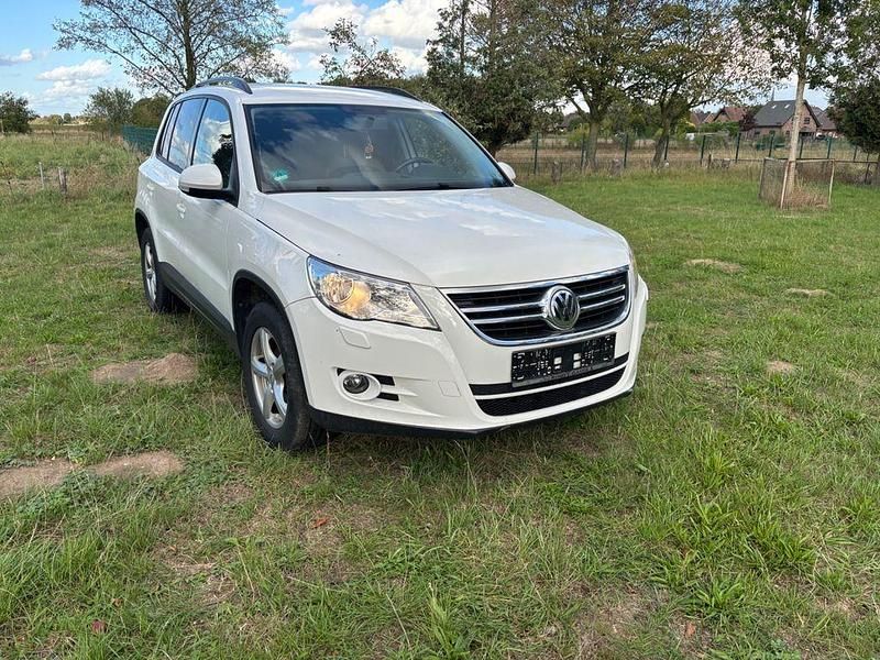 Weiß Gebraucht 2009 VW Tiguan Trendline SUV | 5.490 € (Fairer Preis) - Bild 1/4