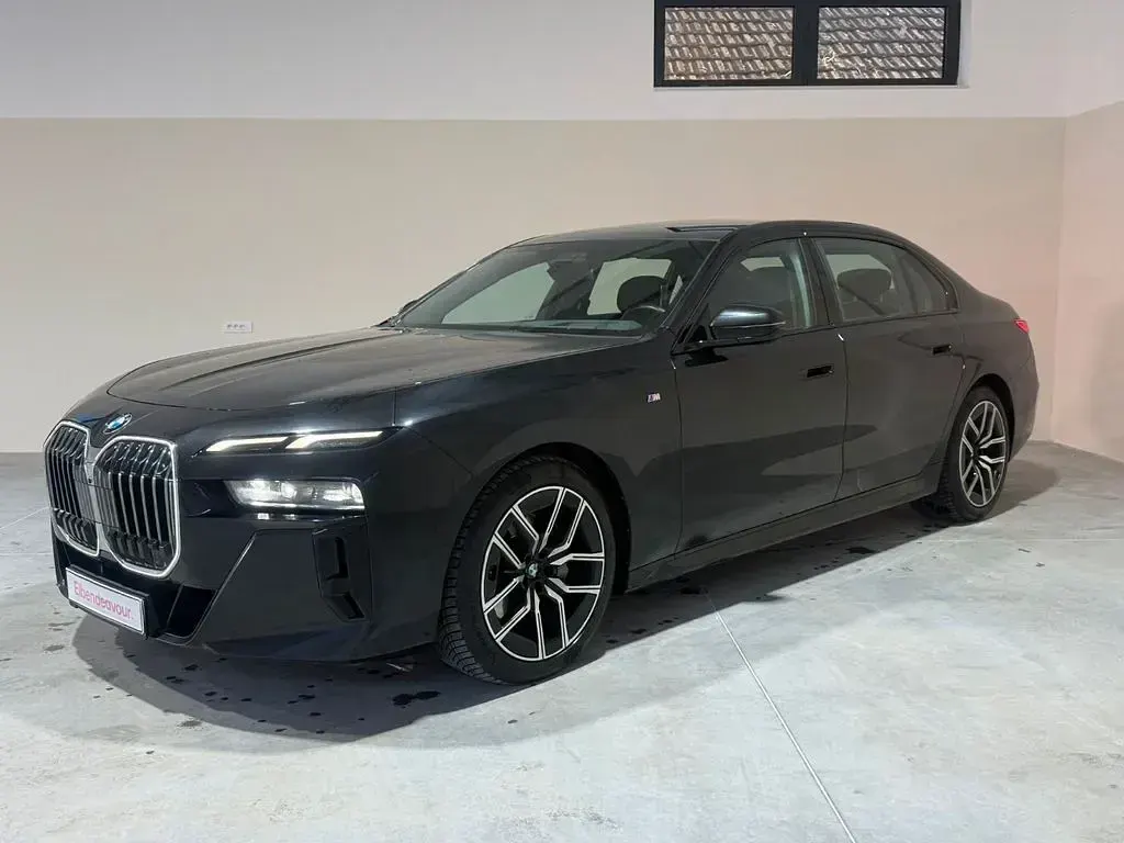 Gebraucht BMW 740 299 PS (219 kW) 2024 Schwarz Limousine