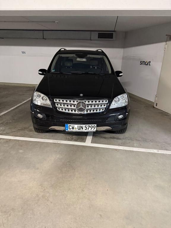 Schwarz Gebraucht 2006 Mercedes ML420 SUV | 9.999 € (Etwas zu teuer) - Bild 1/4