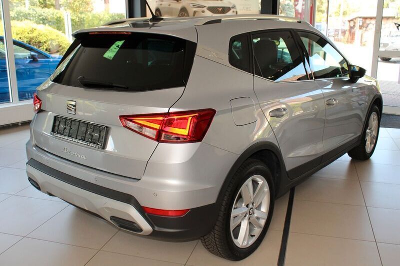Silber Gebraucht 2022 Seat Arona Xperience SUV | 21.498 € (Fairer Preis) - Bild 1/4