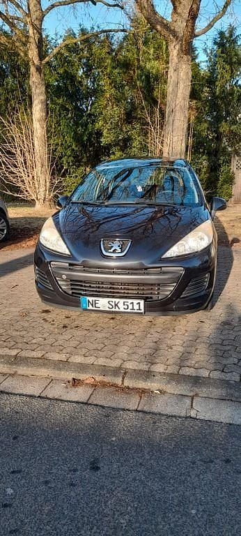 Gebraucht Peugeot 207 Tendance 73 PS (53 kW) 2011 Schwarz Kombi