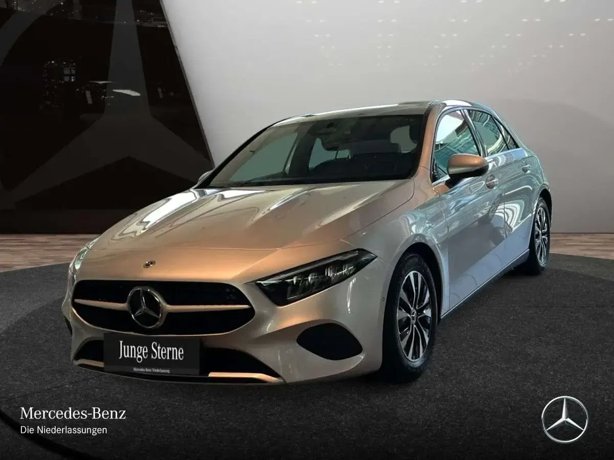 Gebraucht Mercedes A200 Advanced 163 PS (119 kW) 2024 Silber Limousine