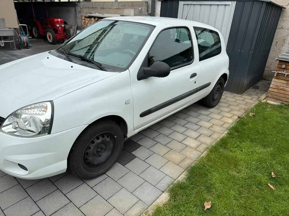 Gebraucht Renault Clio 58 PS (42 kW) 2010 Weiß Kleinwagen