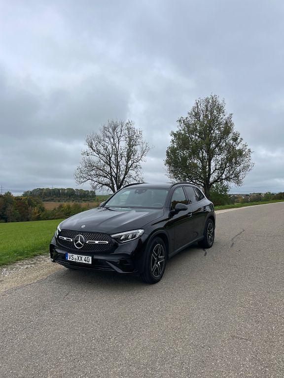 Schwarz Gebraucht 2024 Mercedes GLC220 AMG SUV | 51.900 € (Superpreis) - Bild 1/4