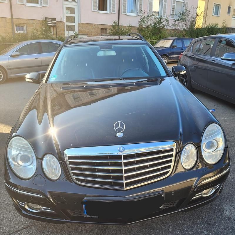 Schwarz Gebraucht 2006 Mercedes E320 Kombi | 3.900 € (Guter Preis) - Bild 1/4