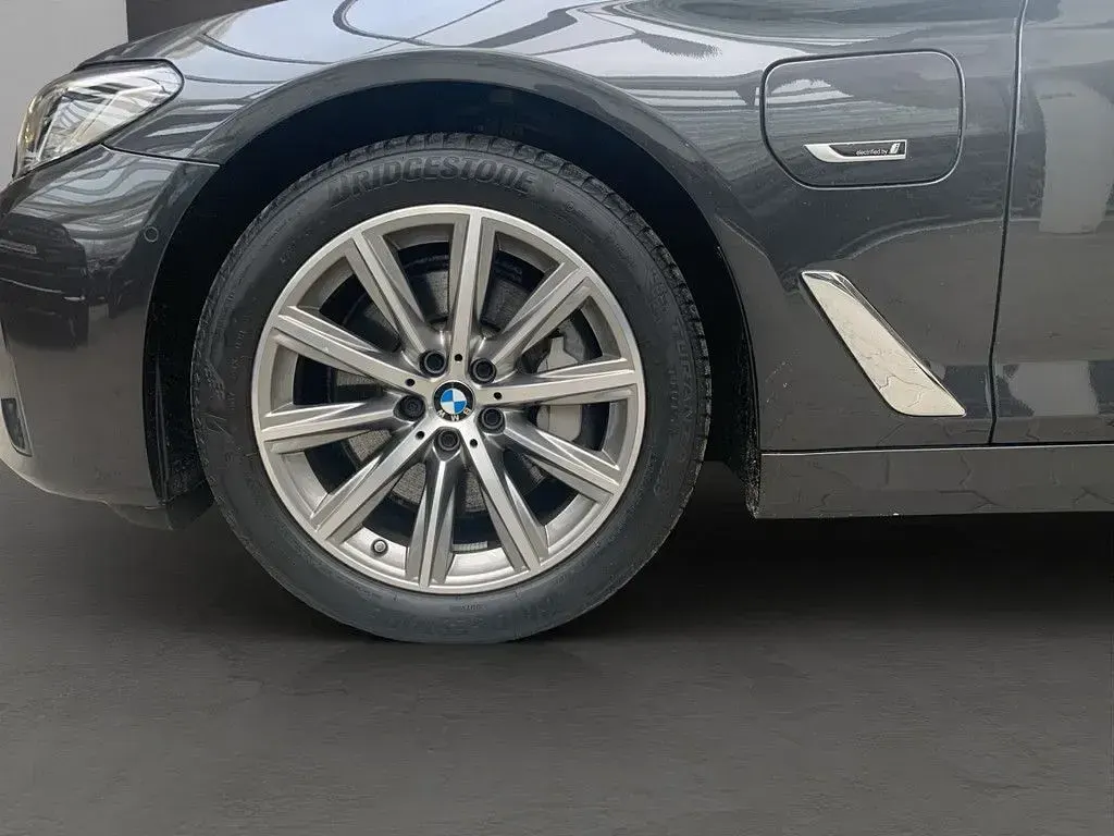 Używany BMW 530e 292 KM (214 kW) 2022 Szary Sedan/Limuzyna
