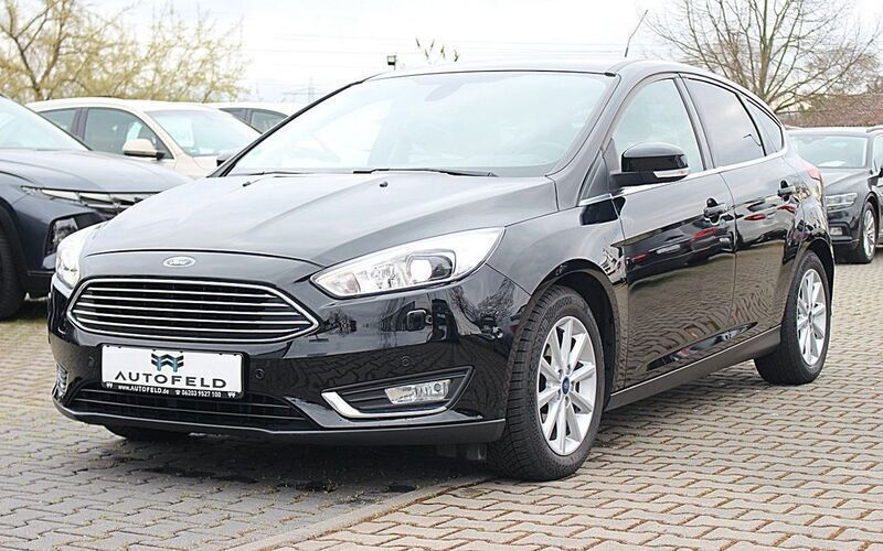Schwarz Gebraucht 2016 Ford Focus Limousine | 10.650 € (Fairer Preis) - Bild 1/4