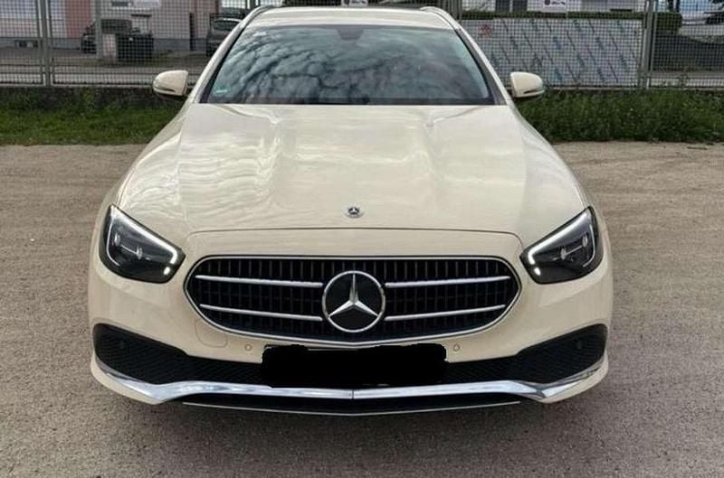 Schwarz Gebraucht 2023 Mercedes E220 Kombi | 32.500 € (Guter Preis) - Bild 1/4