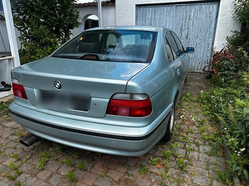 Silber Gebraucht 1997 BMW 520 Limousine | 1.900 € (Fairer Preis) - Bild 1/4