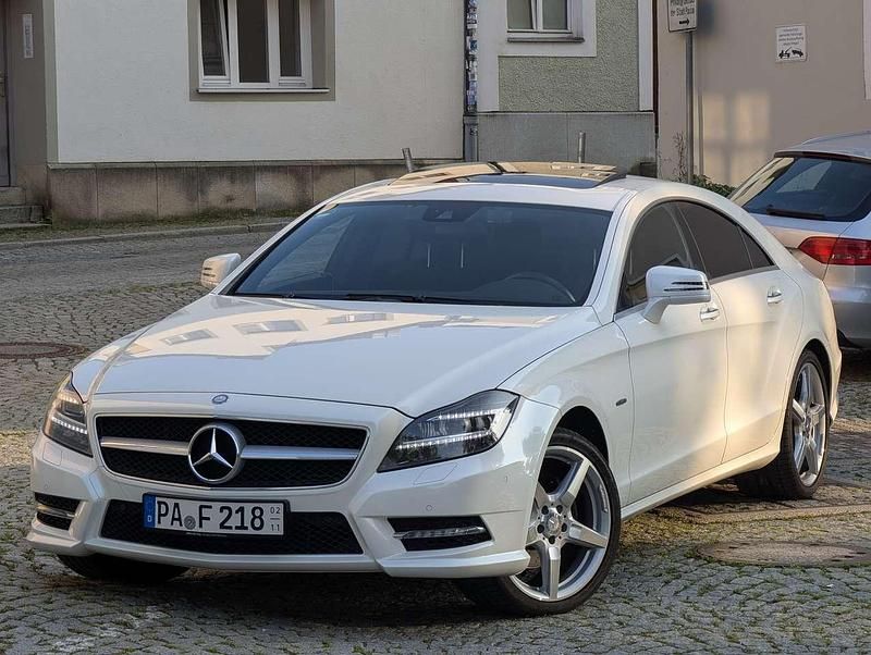 Weiß Gebraucht 2011 Mercedes CLS350 Sport Coupé | 29.590 € (Teuer) - Bild 1/4