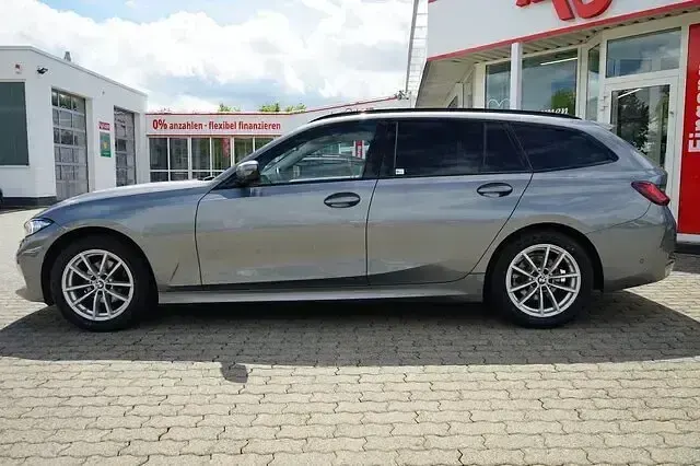 Gebraucht BMW 318 156 PS (114 kW) 2024 Skyscraper garu metallic Kombi
