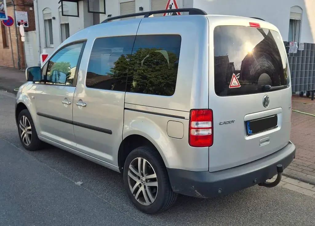 Gebraucht VW Caddy Trendline 75 PS (55 kW) 2011 Silber Van / Kleinbus