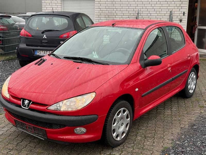 Rot Gebraucht 2004 Peugeot 206 Filou Limousine | 690 € (Guter Preis) - Bild 1/4
