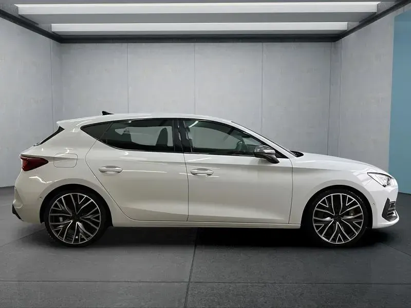 Gebraucht Cupra Leon 300 PS (220 kW) 2023 Weiß Kleinwagen