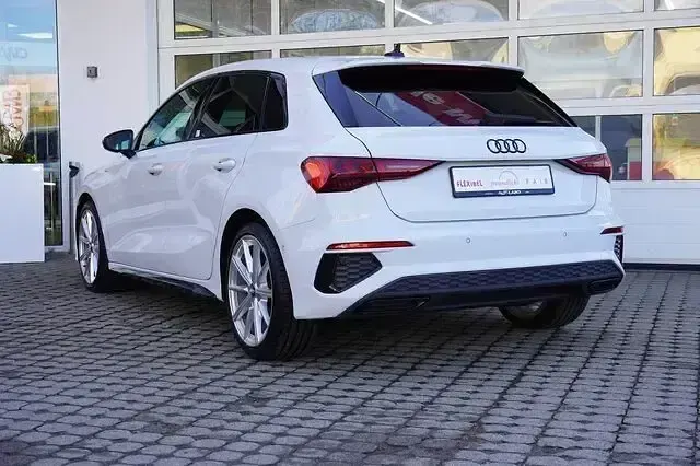 Gebraucht Audi A3 Ambiente 150 PS (110 kW) 2021 Gletscherweß metallic Limousine