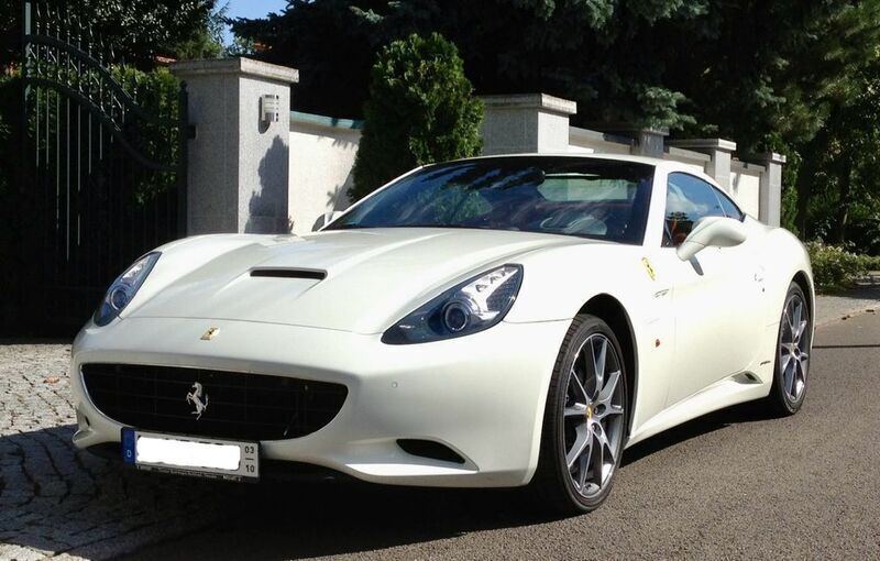 Weiß Gebraucht 2013 Ferrari California Cabrio | 139.900 € (Teuer) - Bild 1/4