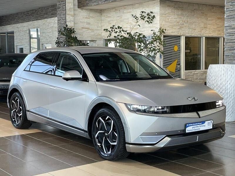 Grau (metallic) Gebraucht 2021 Hyundai Ioniq 5 SUV | 25.500 € (Fairer Preis) - Bild 1/4