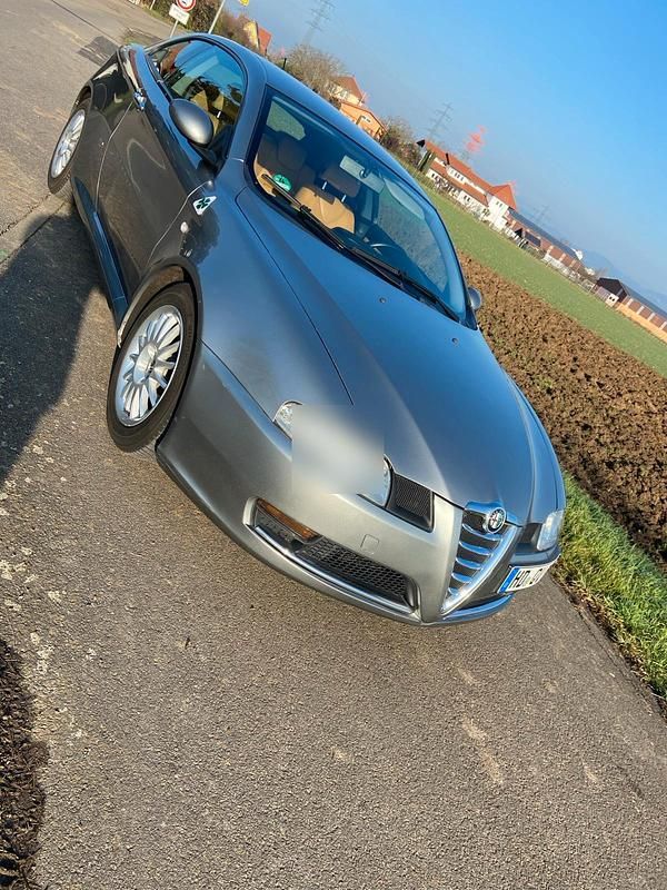 Grau Gebraucht 2007 Alfa Romeo GT Coupé | 5.250 € - Bild 1/4