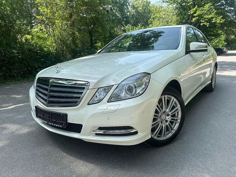 Weiß Gebraucht 2012 Mercedes E350 Limousine | 13.990 € (Fairer Preis) - Bild 1/4