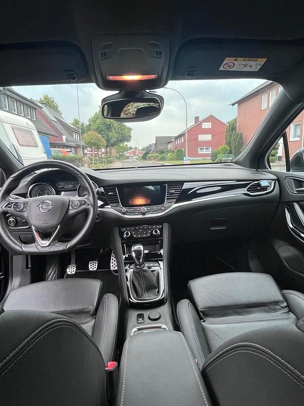 Schwarz Gebraucht 2018 Opel Astra Kombi | 20.500 € - Bild 1/4