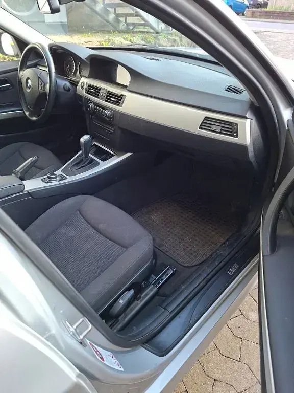 Gebraucht BMW 318 143 PS (105 kW) 2012 Silber Kombi