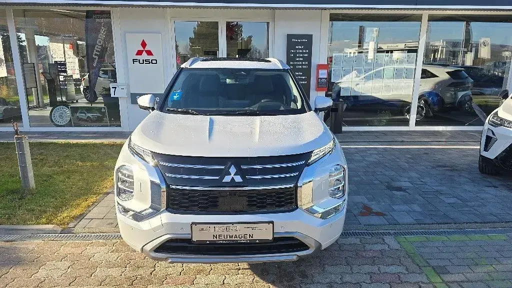 Neu Mitsubishi Outlander P-HEV Select 306 PS (225 kW) 2026 Weiß SUV