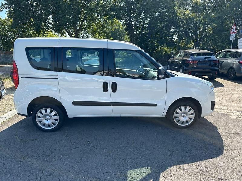 Gebraucht Opel Combo 95 PS (69 kW) 2016 Weiß Van / Kleinbus