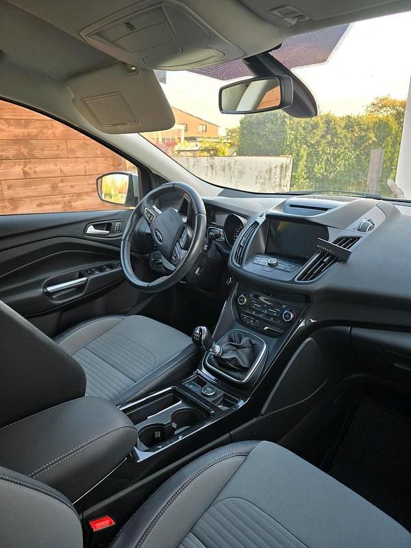 Usata Ford Kuga Titanium 150 CV (110 kW) 2017 Argento SUV