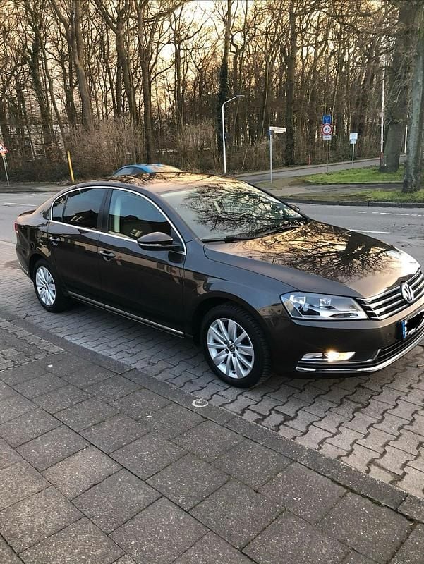Gebraucht VW Passat 110 PS (80 kW) 2014 Braun Limousine