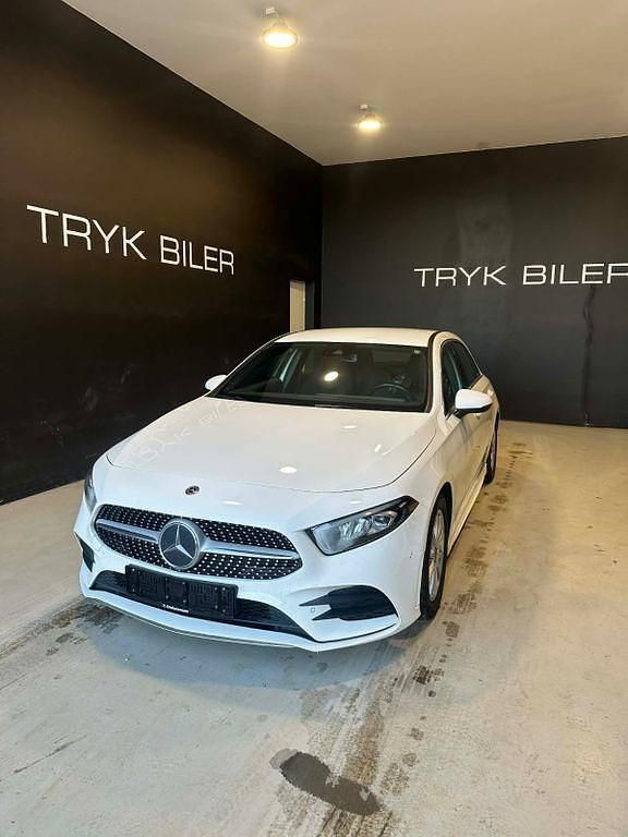 Weiß Gebraucht 2020 Mercedes A200 AMG Limousine | 17.800 € (Superpreis) - Bild 1/4
