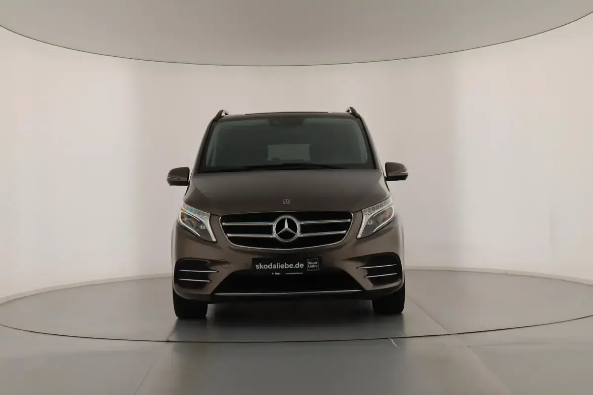 Gebraucht Mercedes V220 AMG line Plus 190 PS (139 kW) 2018 Indiumgrau metallic Van / Kleinbus
