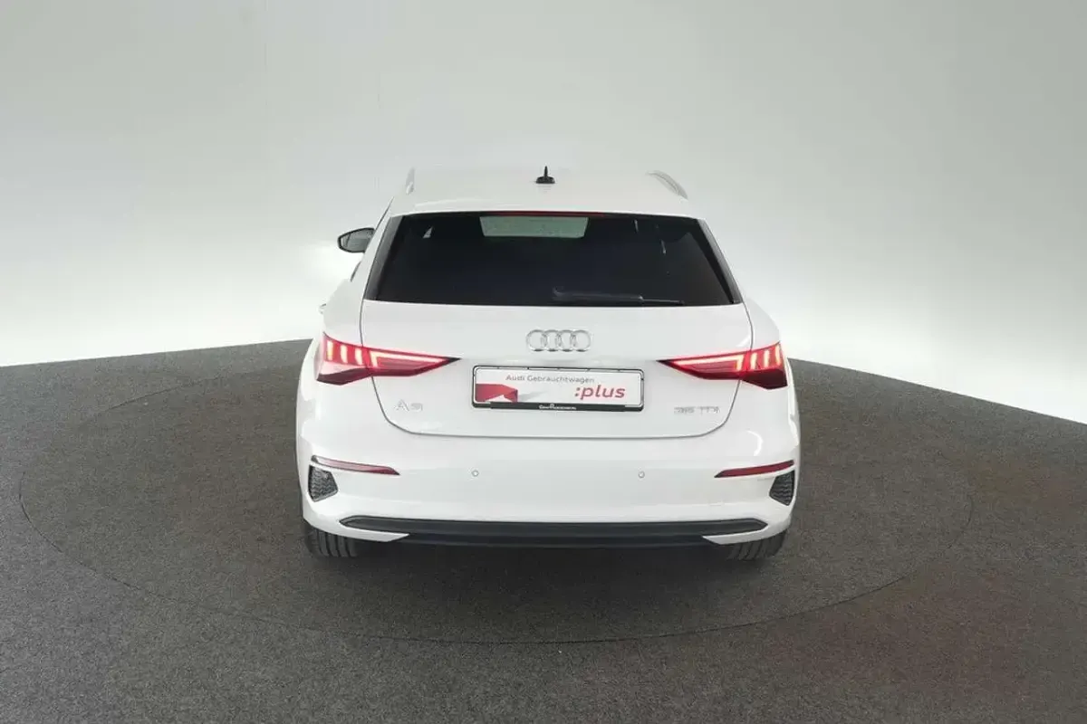 Gebraucht Audi A3 Sport 150 PS (110 kW) 2022 Ibisweiß Limousine