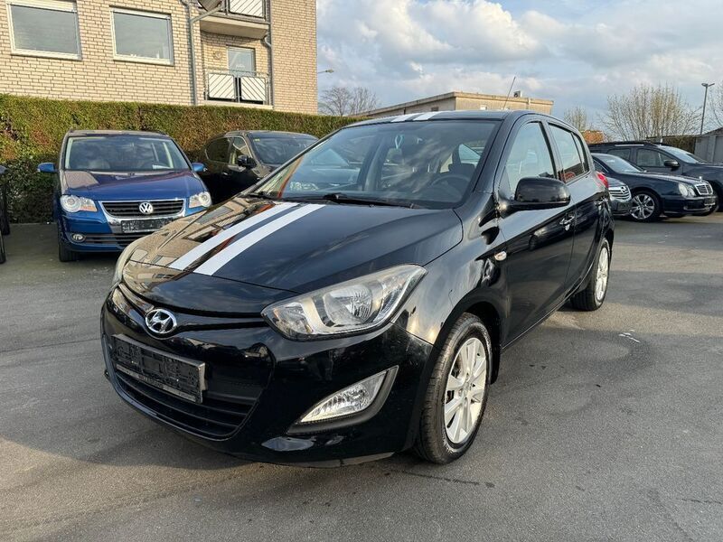 Schwarz Gebraucht 2014 Hyundai i20 Edition Limousine | 3.900 € (Fairer Preis) - Bild 1/4