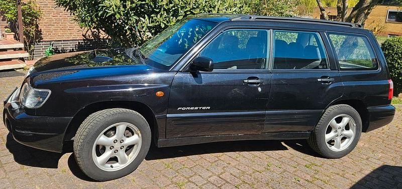 Second-hand Subaru Forester 177 CP (130 kW) 2001 Negru SUV