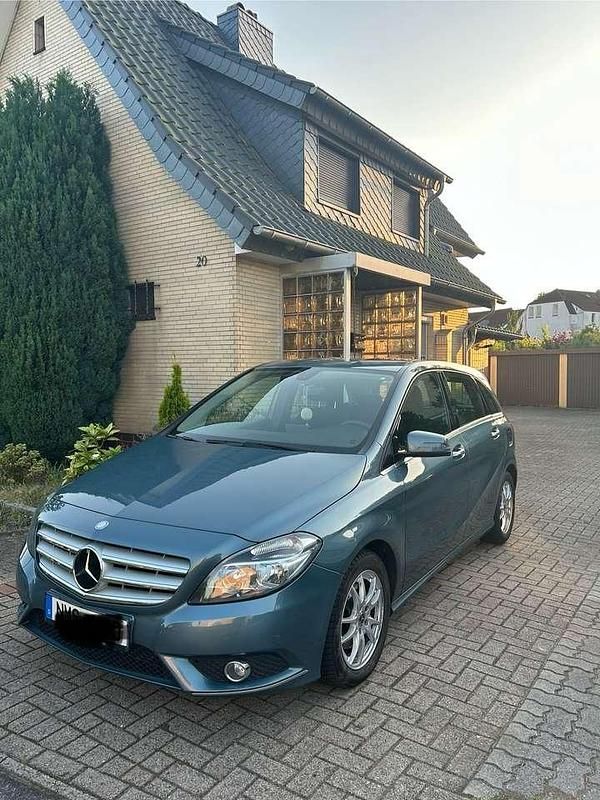 Gebraucht 2012 Mercedes B200 Van / Kleinbus | 12.800 € (Etwas zu teuer) - Bild 1/4