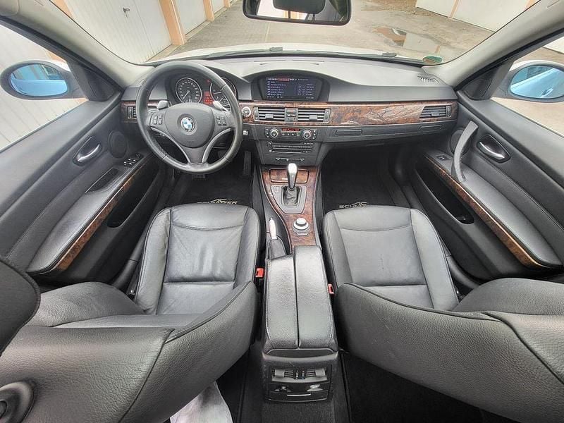 Second-hand BMW 330 Performance 231 CP (169 kW) 2008 Argintiu Berlinǎ