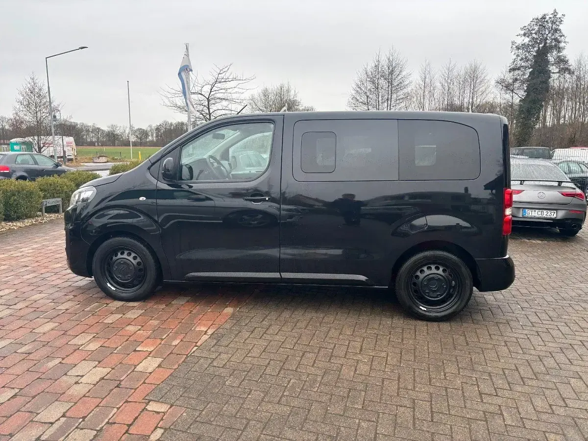 Käytetty Citroën Jumpy 179 HP (131 kW) 2017 Musta Tila-auto
