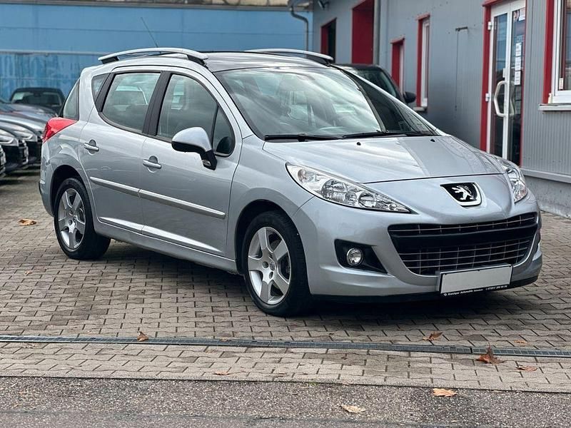 Grau Gebraucht 2011 Peugeot 207 Limousine | 6.995 € (Etwas zu teuer) - Bild 1/4