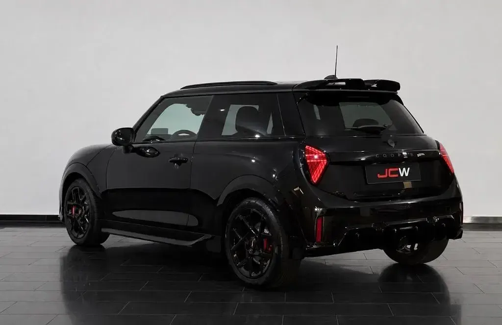 Gebraucht Mini John Cooper Works 231 PS (169 kW) 2026 Schwarz Kleinwagen