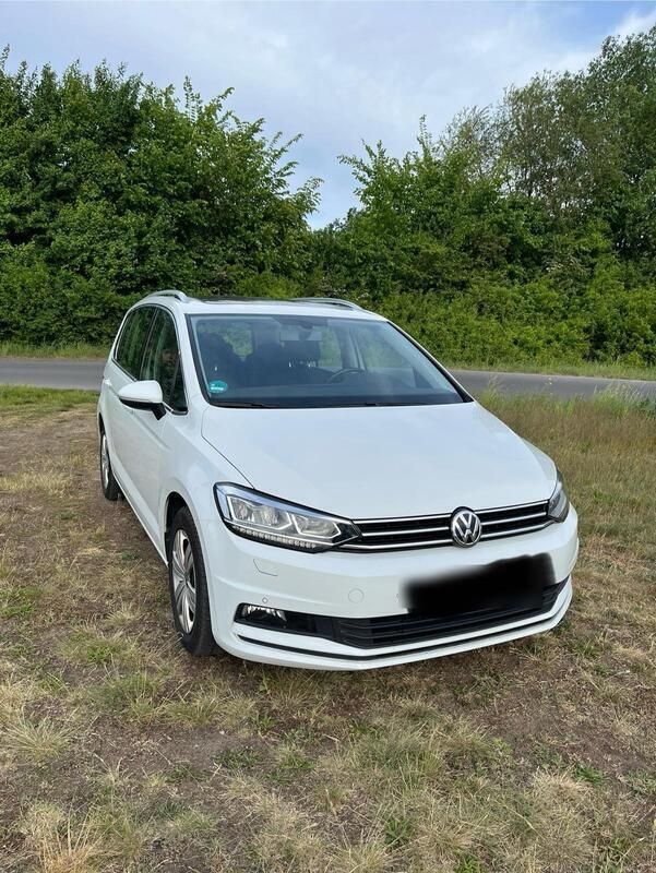 Weiß Gebraucht 2019 VW Touran Highline Van / Kleinbus | 21.000 € (Fairer Preis) - Bild 1/4