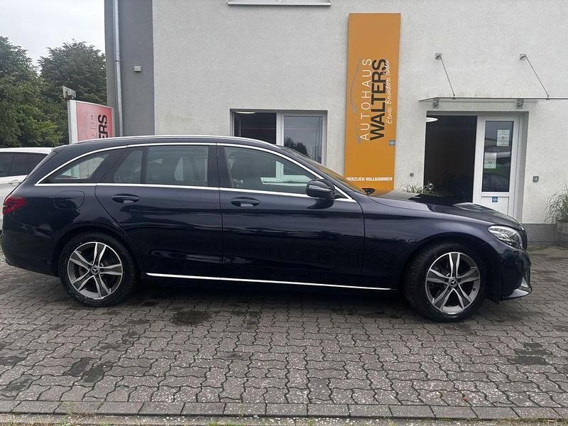 Gebraucht Mercedes C220 Avantgarde 194 PS (142 kW) 2020 Blau Limousine
