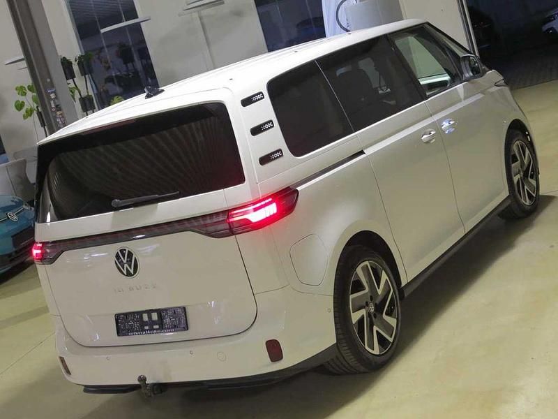 Gebraucht VW ID. Buzz Pro 150 kW (204 PS) 2023 Candy white Van / Kleinbus