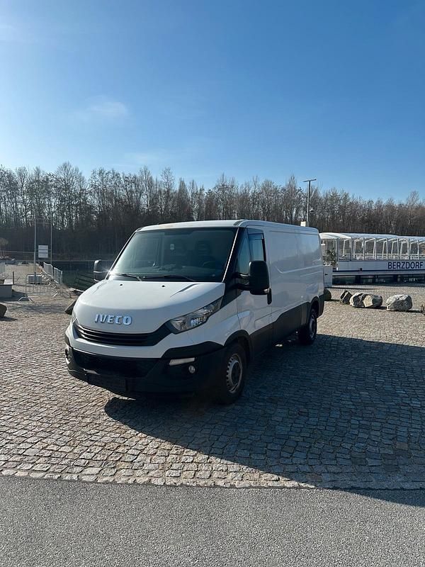 Gebraucht Iveco Daily 180 PS (132 kW) 2017 Weiß Van / Kleinbus