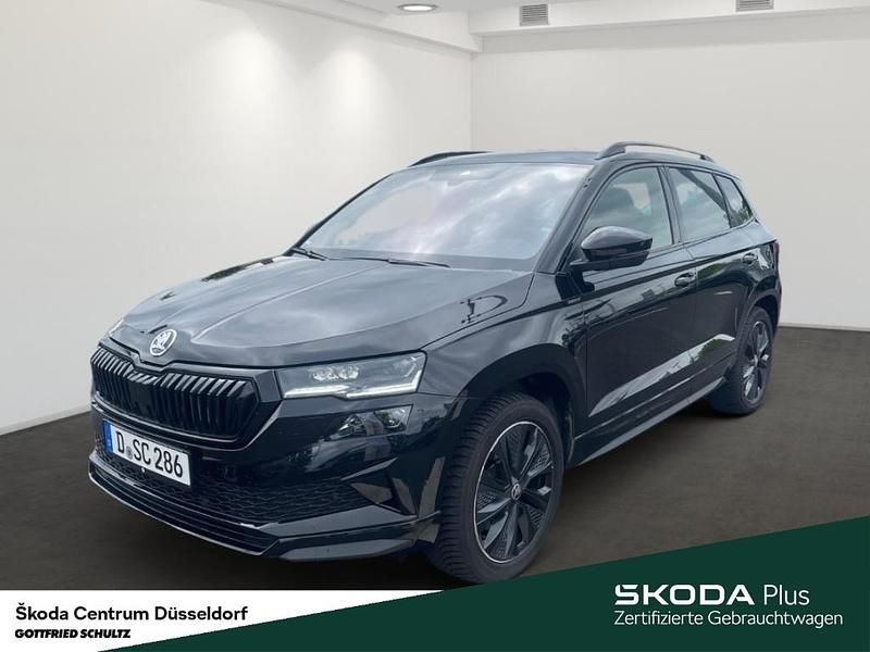 Schwarz Gebraucht 2025 Skoda Karoq SportLine SUV | 40.890 € (Fairer Preis) - Bild 1/3