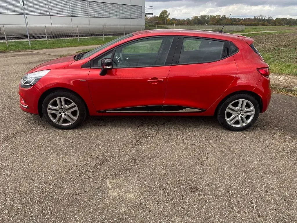Gebraucht Renault Clio LIMITED 76 PS (55 kW) 2019 Rot Limousine